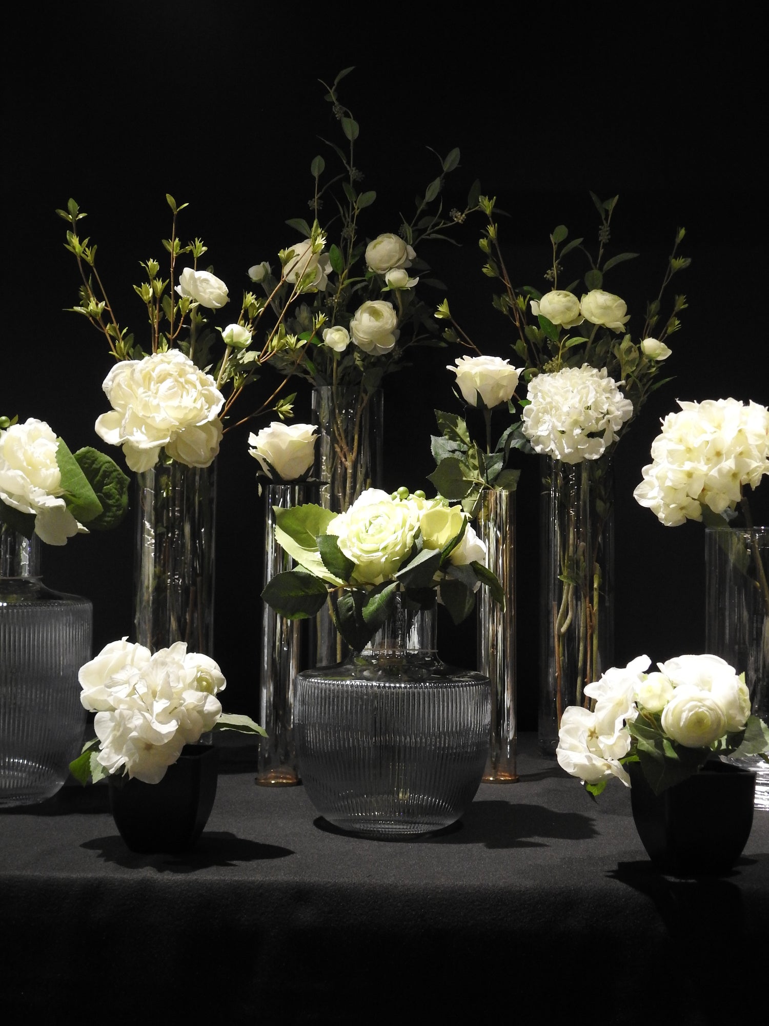 Elegant flower design dinnerware available at Tresorie.