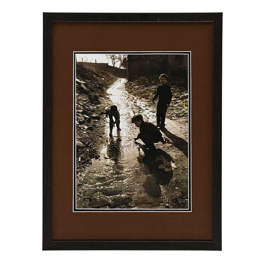 Enfants : Collecting River Pebbles - Wall Print