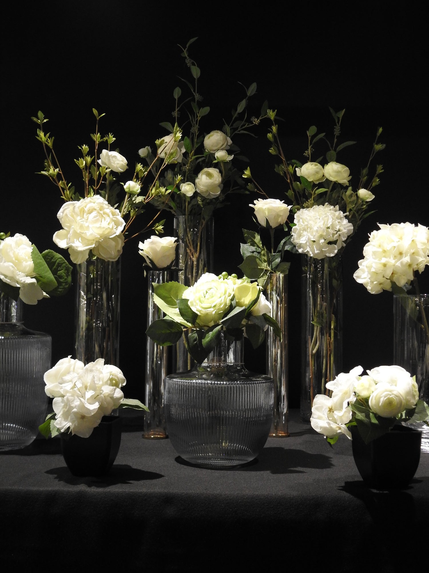 Elegant flower design dinnerware available at Tresorie.
